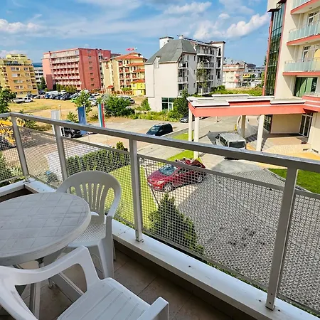 Sunny House 206 One Bedroom Apartment *
